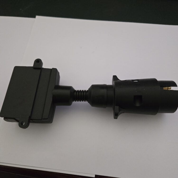 7 pin Flat (trailer) to 7 pin Large Round (car) trailer / caravan adaptor for lights / brakes / indicators - Image 5