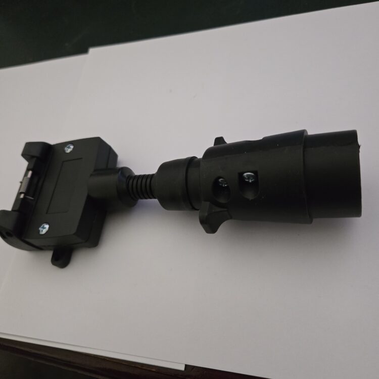 7 pin Flat (trailer) to 7 pin Large Round (car) trailer / caravan adaptor for lights / brakes / indicators - Image 4